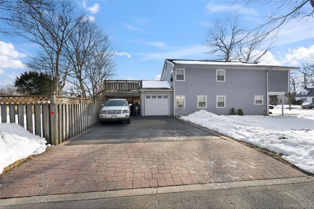 1093 Oakneck Road Bay Shore NY 11706