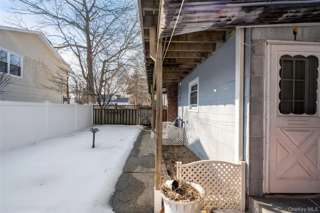 1093 Oakneck Road Bay Shore NY 11706