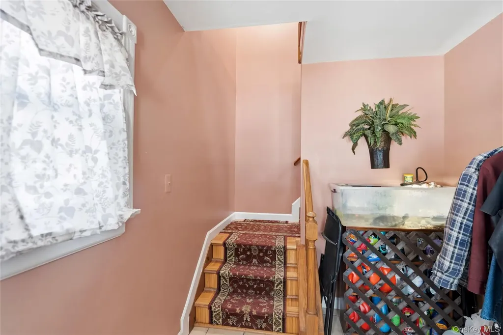 1093 Oakneck Road Bay Shore NY 11706
