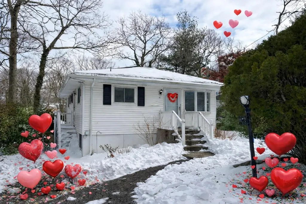 41 Robin Road Rocky Point NY 11778