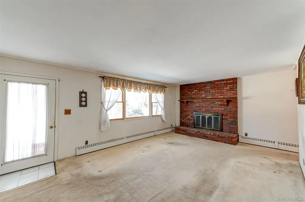 18 Annetta Avenue Smithtown NY 11787