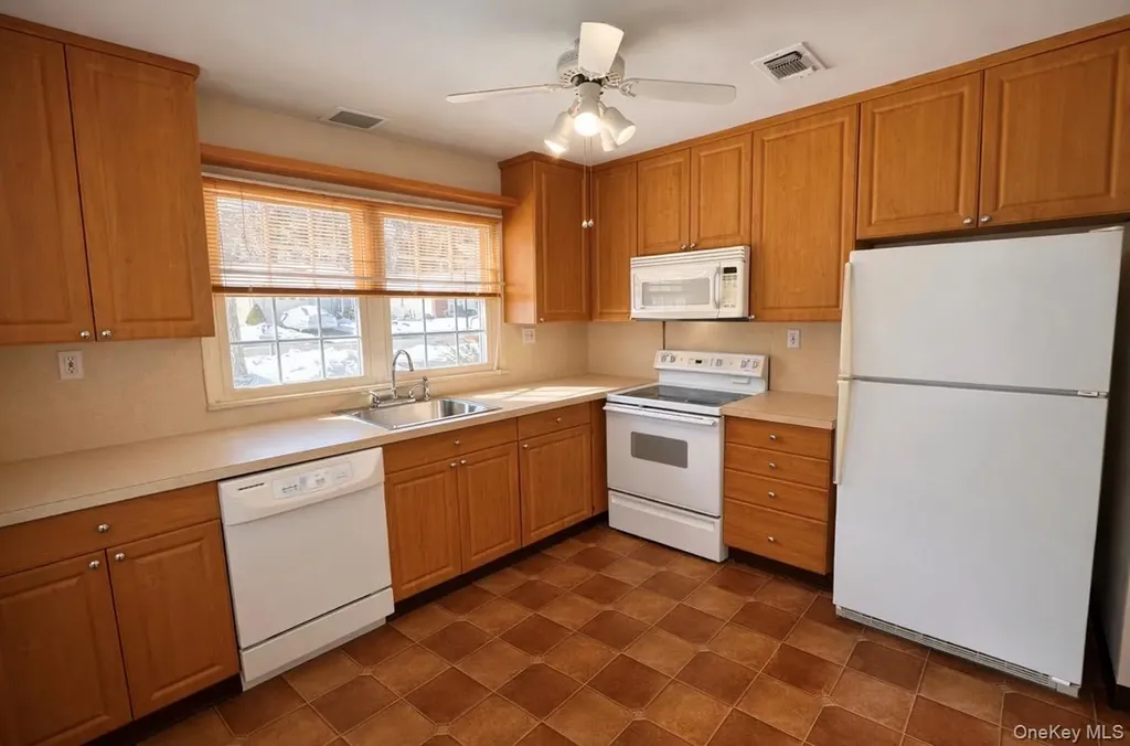 206 Belfast Lane Ridge NY 11961