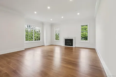 15 High Point Terrace Scarsdale NY 10583