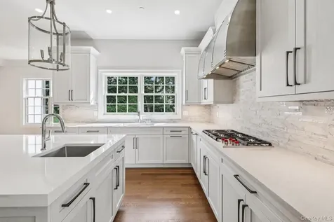 15 High Point Terrace Scarsdale NY 10583