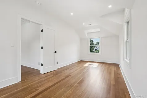 15 High Point Terrace Scarsdale NY 10583