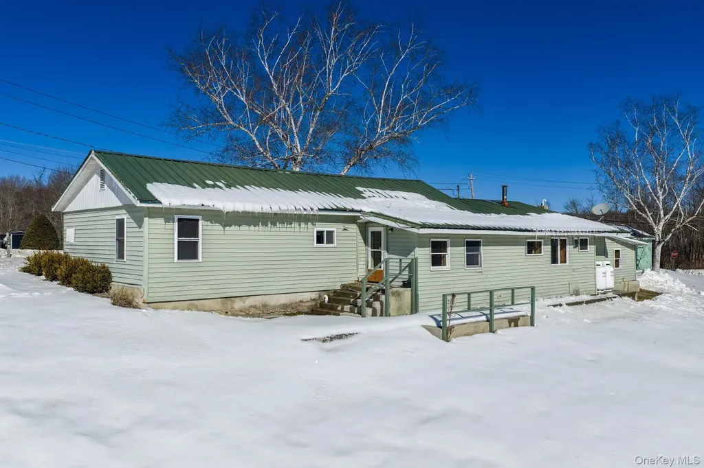 86 Carpenter Road New Hampton NY 10958