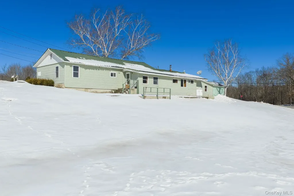 86 Carpenter Road New Hampton NY 10958