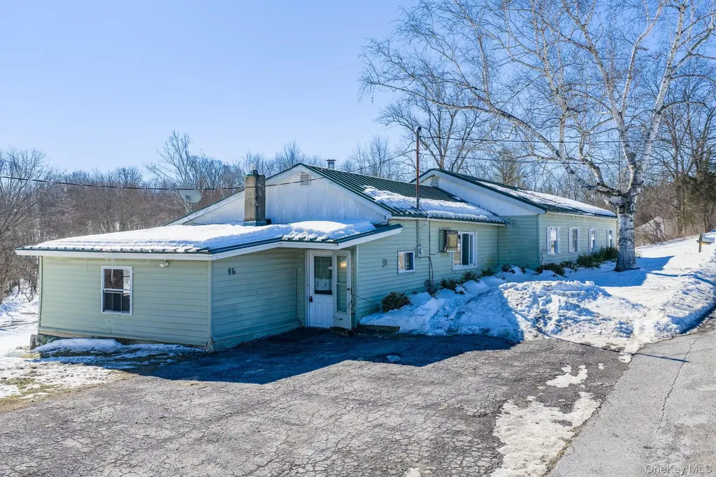 86 Carpenter Road New Hampton NY 10958