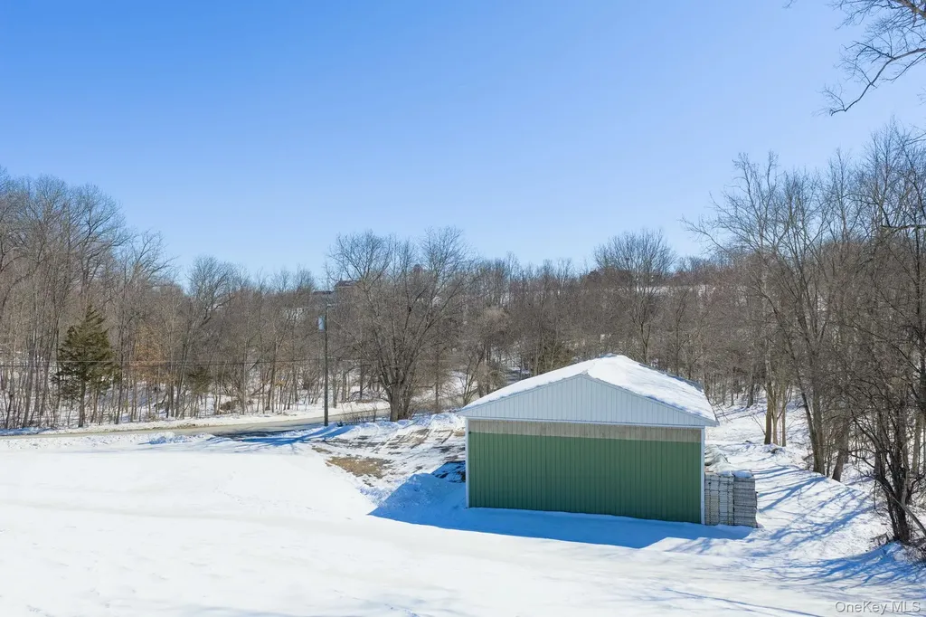 86 Carpenter Road New Hampton NY 10958
