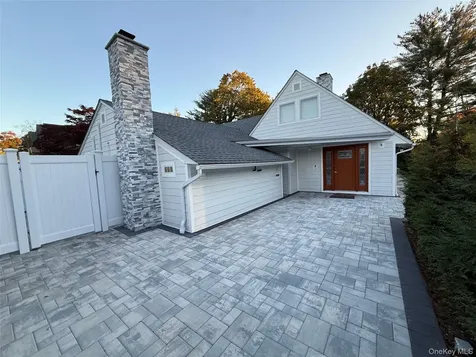 1 Strawberry Lane Roslyn Heights NY 11577