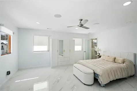 1 Strawberry Lane Roslyn Heights NY 11577