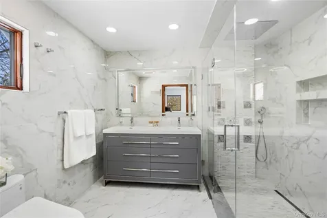 1 Strawberry Lane Roslyn Heights NY 11577