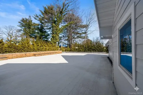 1 Strawberry Lane Roslyn Heights NY 11577