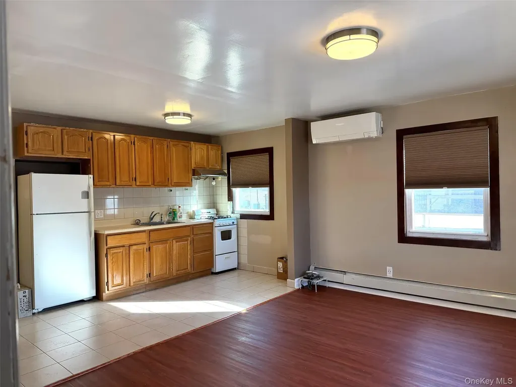 42-47 194th Street Flushing NY 11358