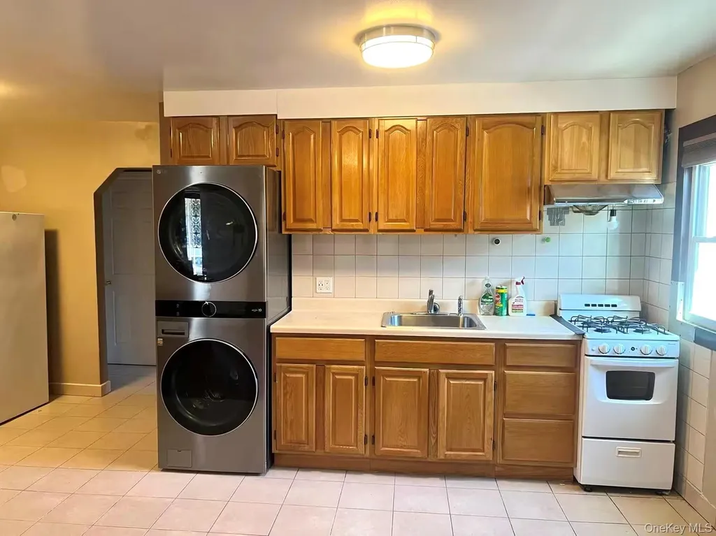 42-47 194th Street Flushing NY 11358