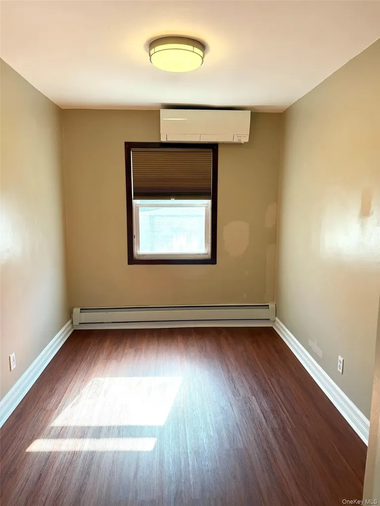 42-47 194th Street Flushing NY 11358