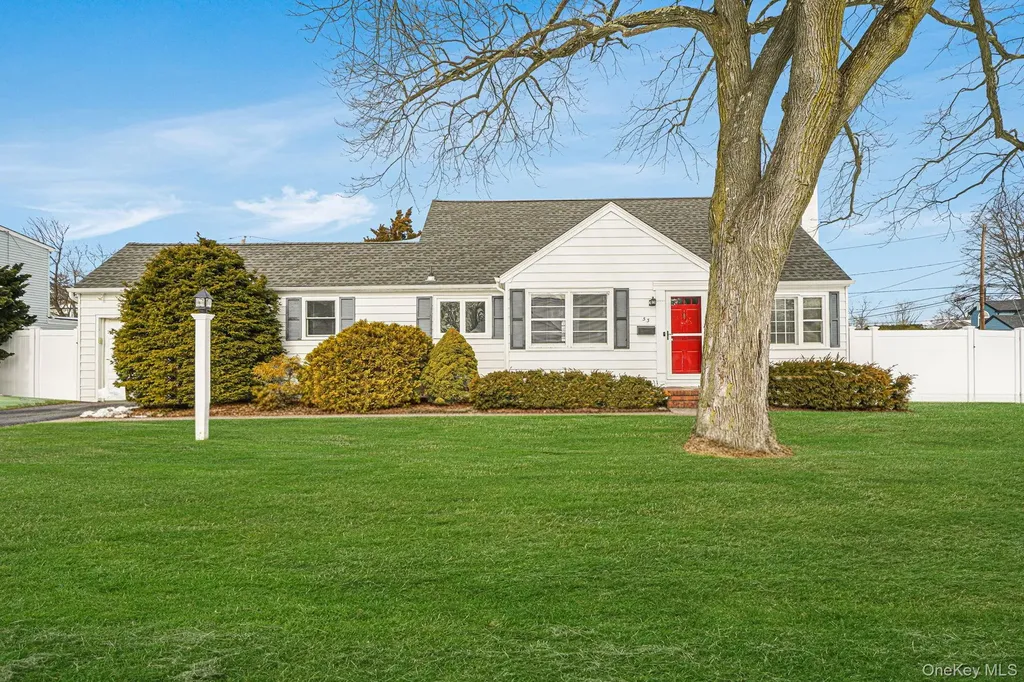 53 Canterbury Lane North Babylon NY 11703