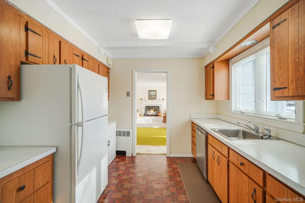 53 Canterbury Lane North Babylon NY 11703