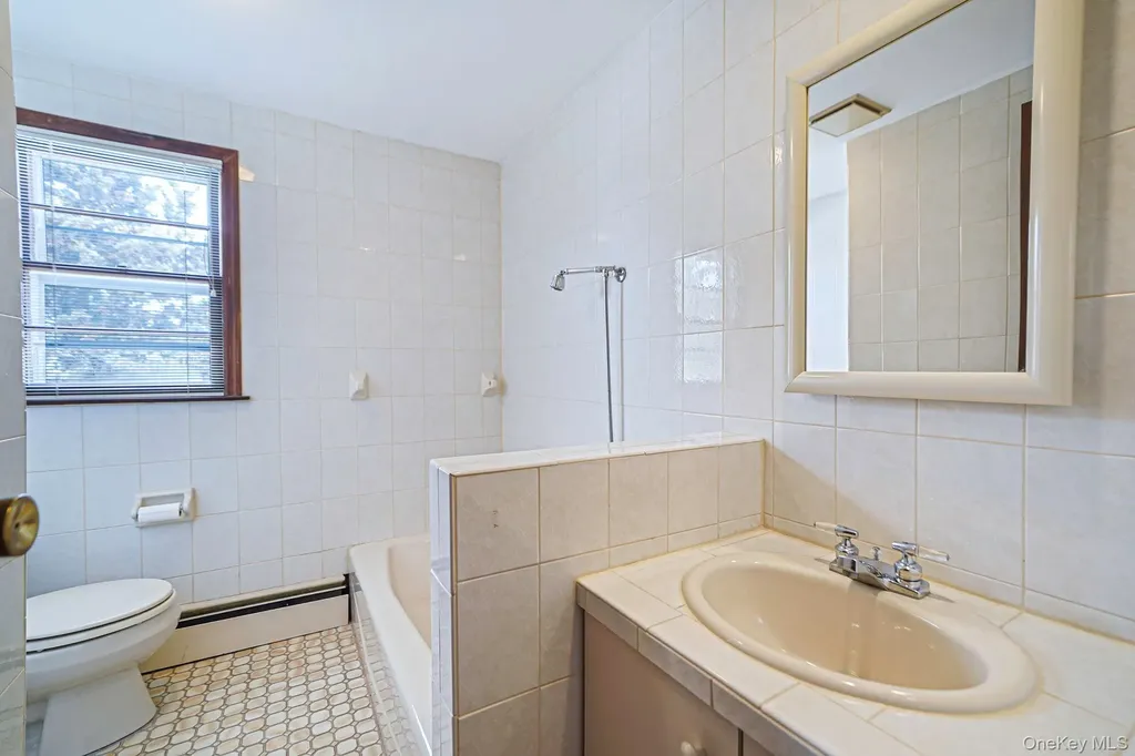 53 Canterbury Lane North Babylon NY 11703