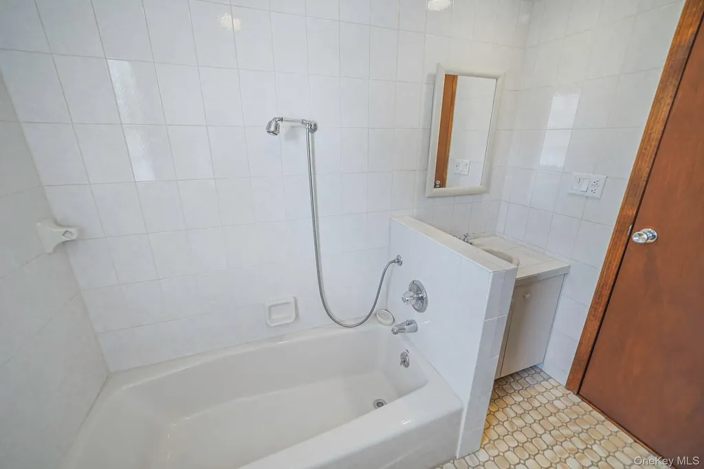 53 Canterbury Lane North Babylon NY 11703
