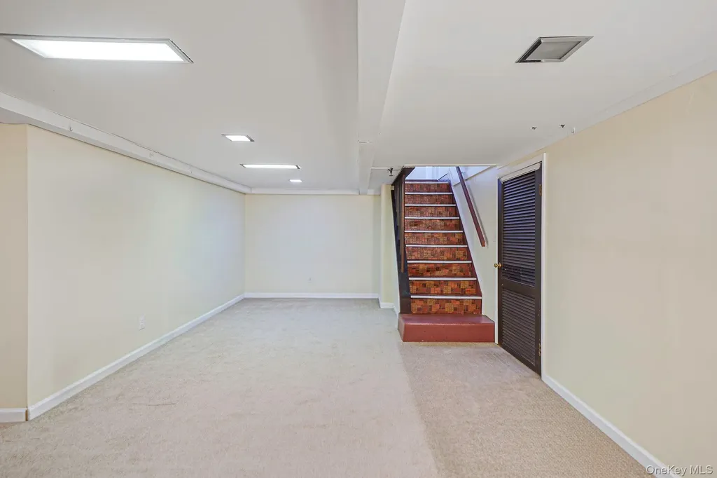 53 Canterbury Lane North Babylon NY 11703