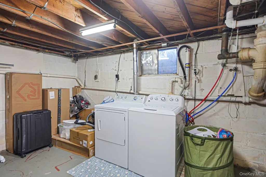 53 Canterbury Lane North Babylon NY 11703