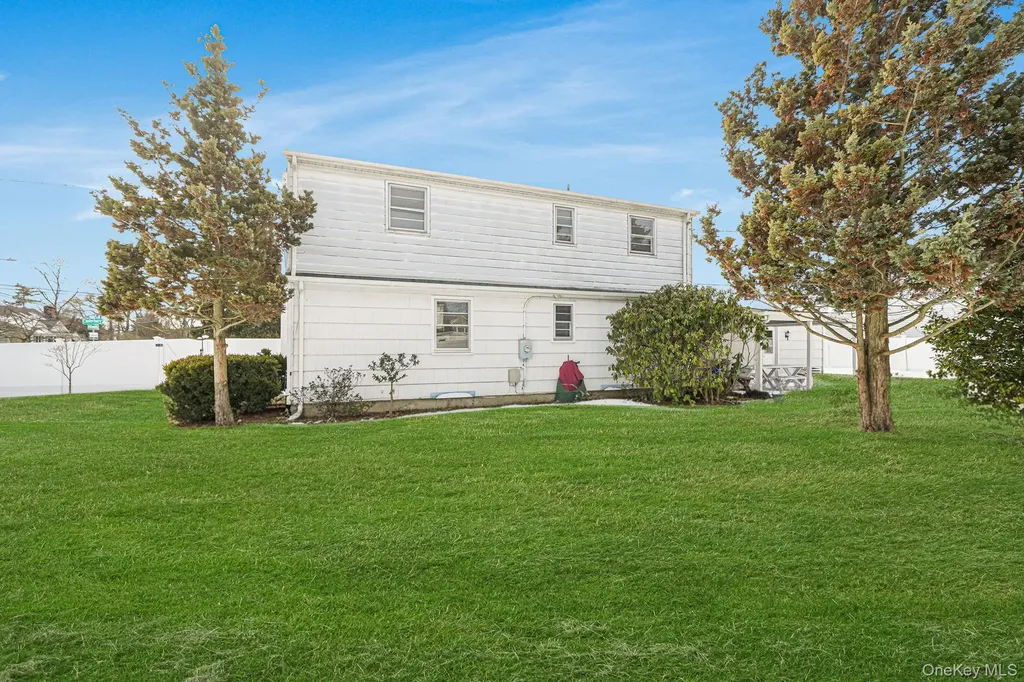 53 Canterbury Lane North Babylon NY 11703
