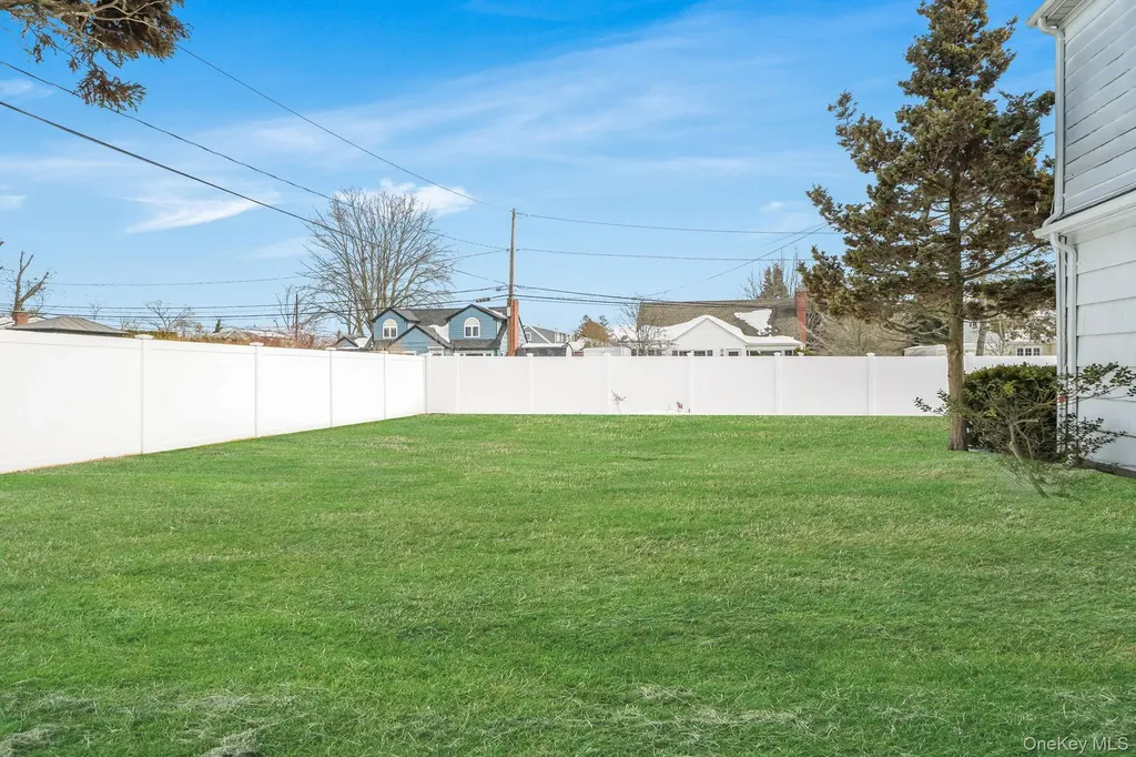53 Canterbury Lane North Babylon NY 11703