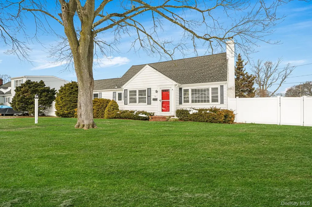 53 Canterbury Lane North Babylon NY 11703