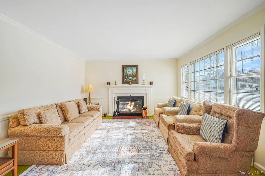 53 Canterbury Lane North Babylon NY 11703