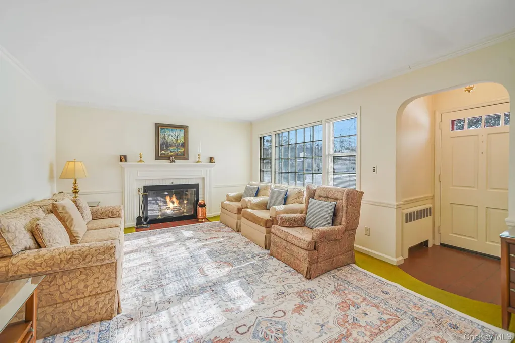 53 Canterbury Lane North Babylon NY 11703