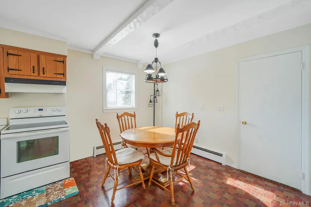 53 Canterbury Lane North Babylon NY 11703