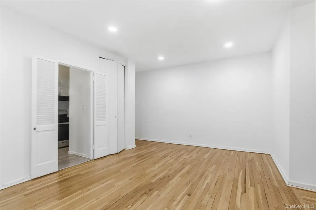 1015 Old Post Road Mamaroneck NY 10543