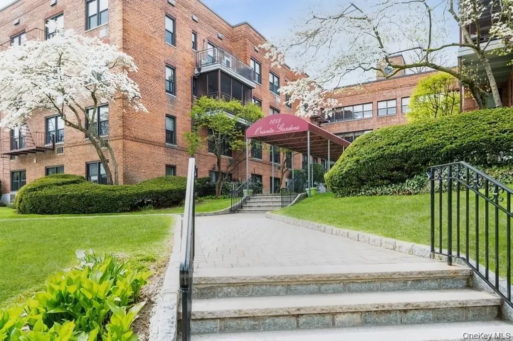 1015 Old Post Road Mamaroneck NY 10543