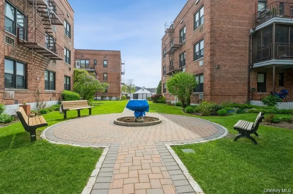 1015 Old Post Road Mamaroneck NY 10543