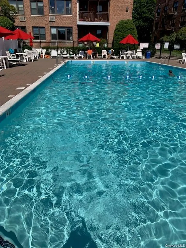1015 Old Post Road Mamaroneck NY 10543
