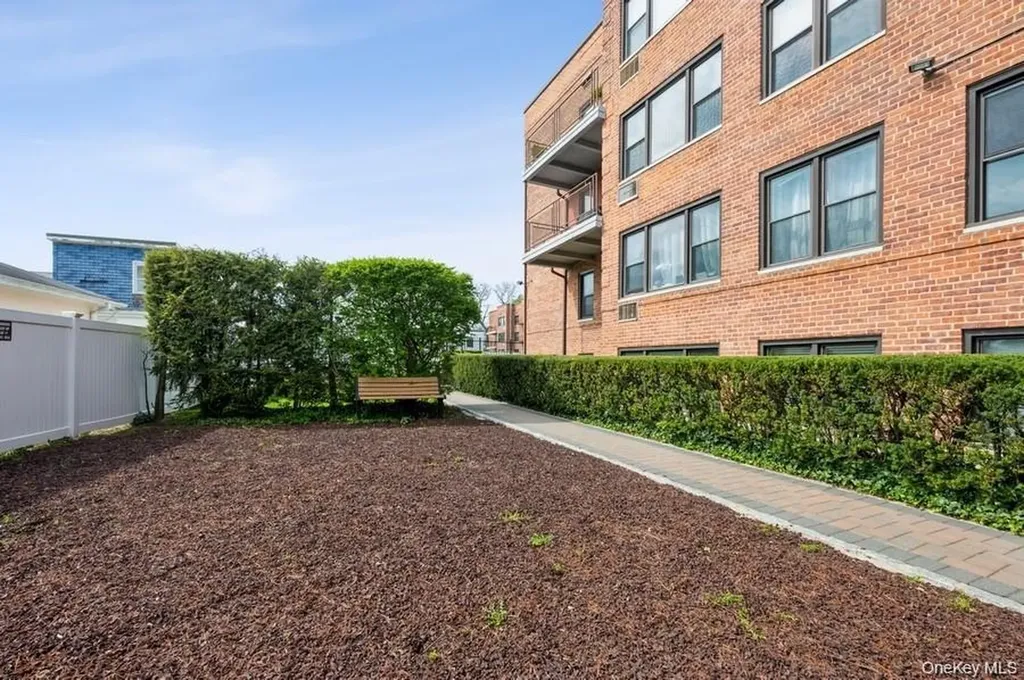 1015 Old Post Road Mamaroneck NY 10543