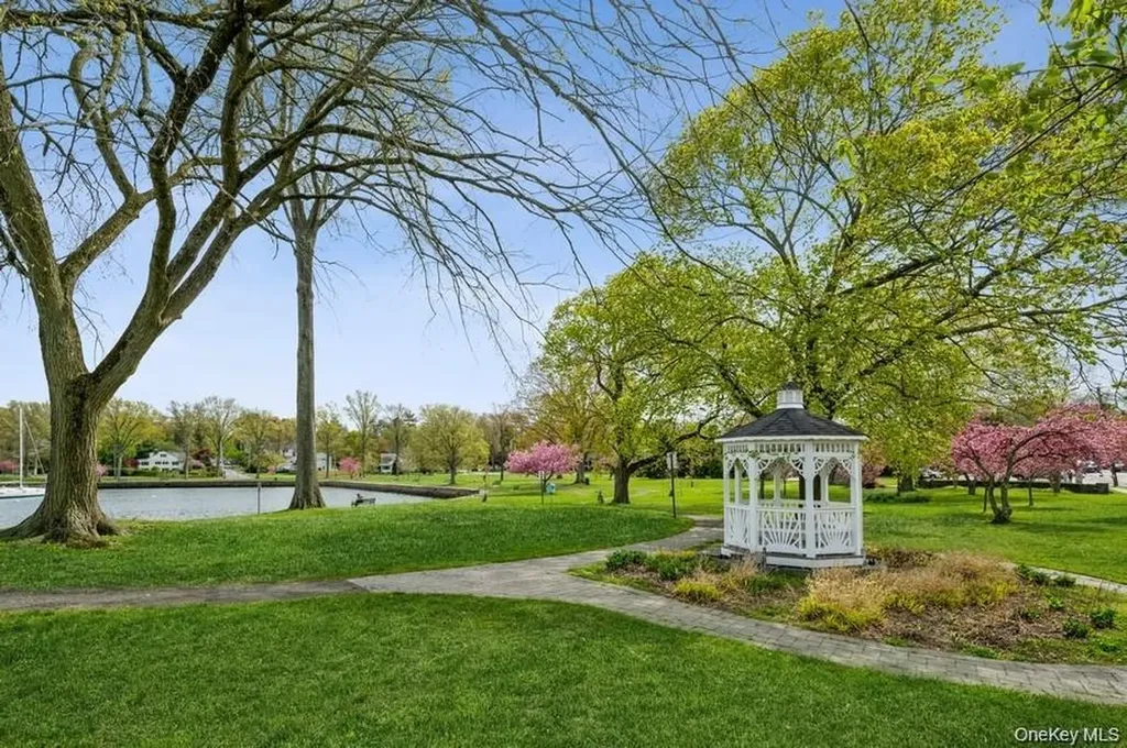 1015 Old Post Road Mamaroneck NY 10543