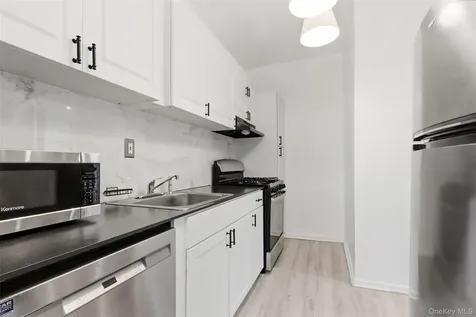 1015 Old Post Road Mamaroneck NY 10543