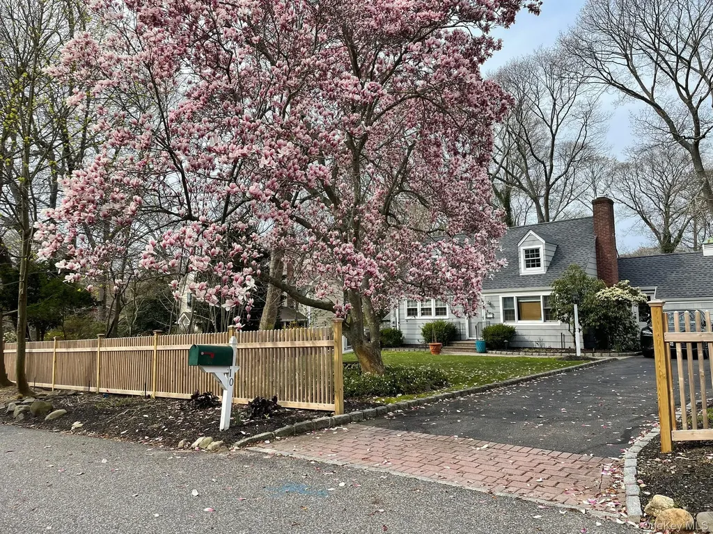 10 Beech Lane Stony Brook NY 11790