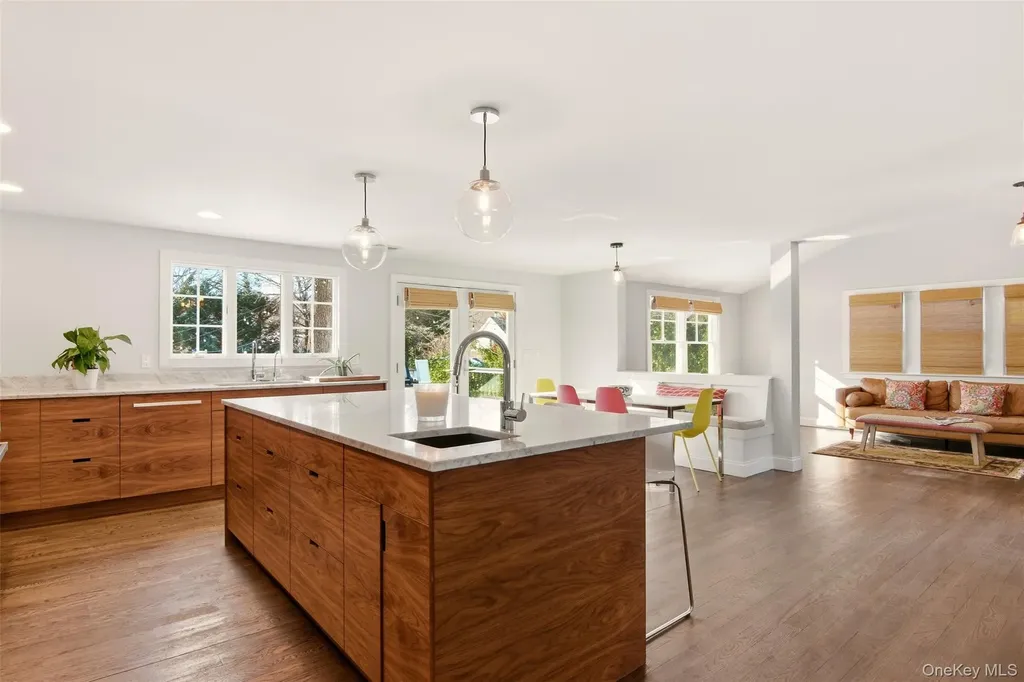 10 Beech Lane Stony Brook NY 11790