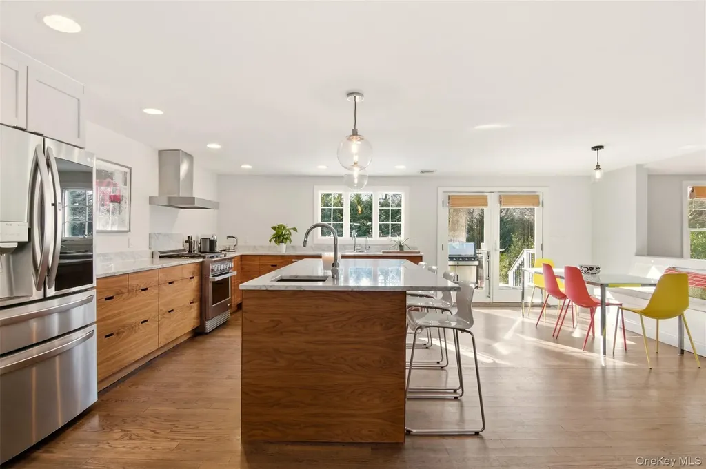 10 Beech Lane Stony Brook NY 11790