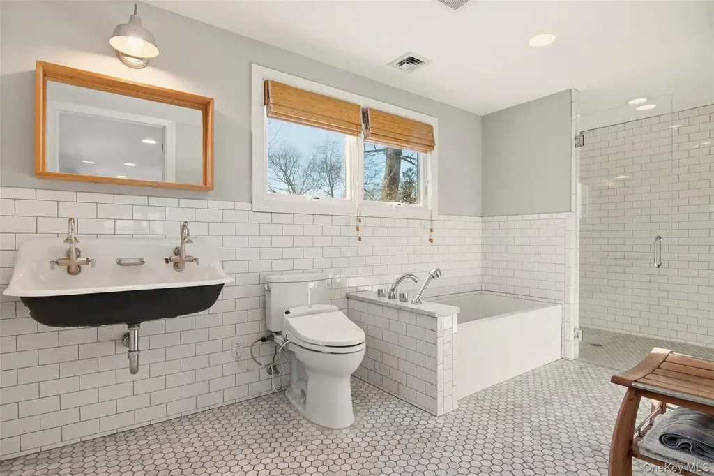 10 Beech Lane Stony Brook NY 11790