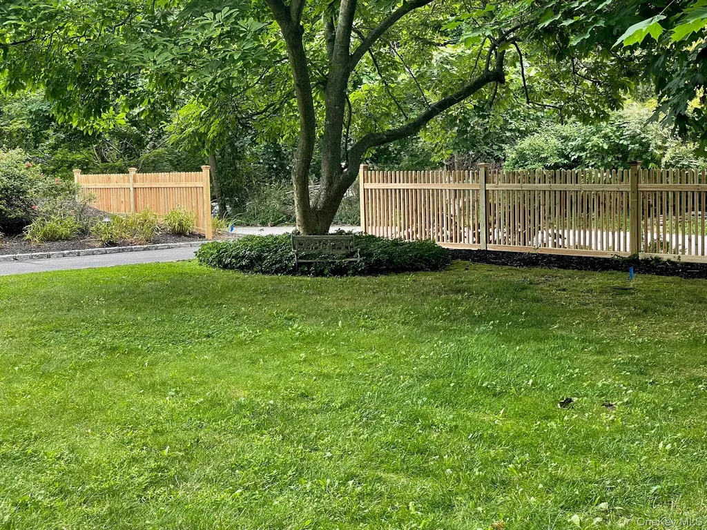 10 Beech Lane Stony Brook NY 11790