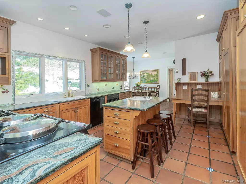 18 Harriman Drive Sands Point NY 11050
