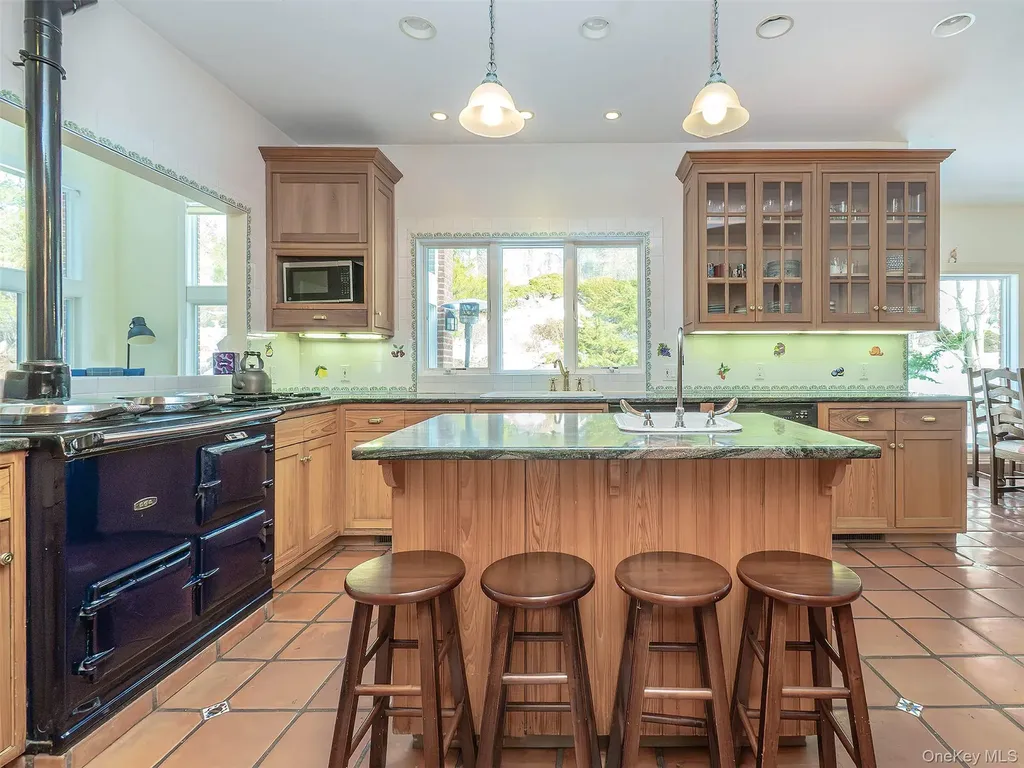 18 Harriman Drive Sands Point NY 11050