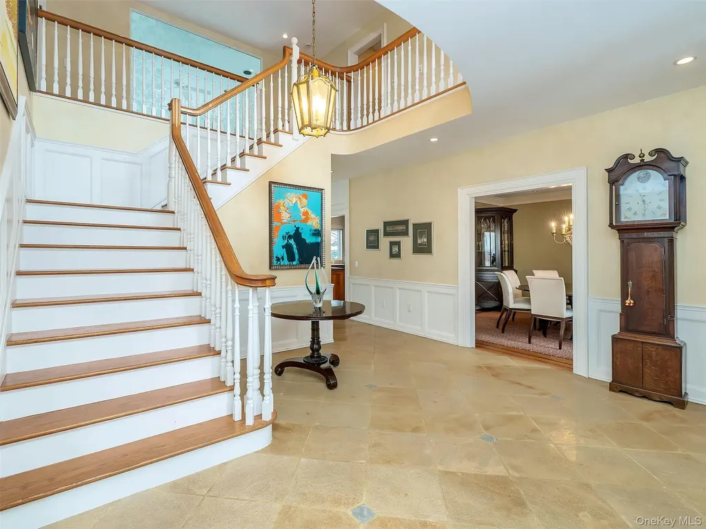 18 Harriman Drive Sands Point NY 11050