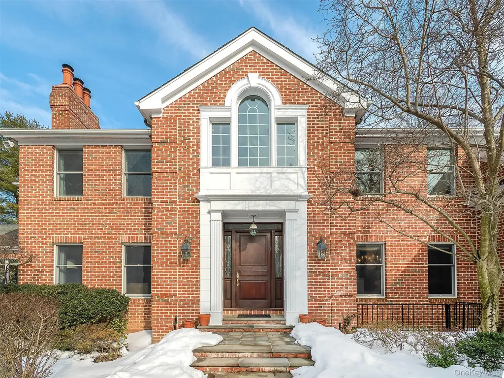 18 Harriman Drive Sands Point NY 11050