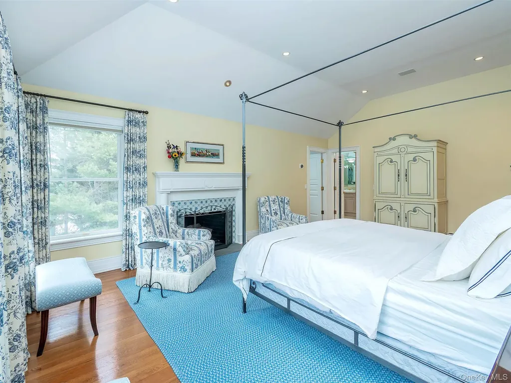 18 Harriman Drive Sands Point NY 11050