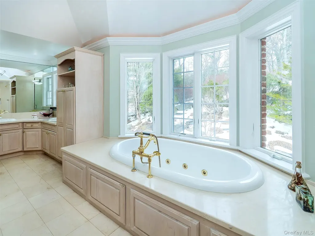 18 Harriman Drive Sands Point NY 11050